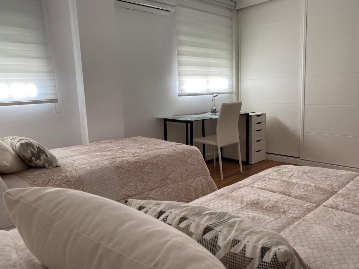 Familiar Alhambra Apartment *