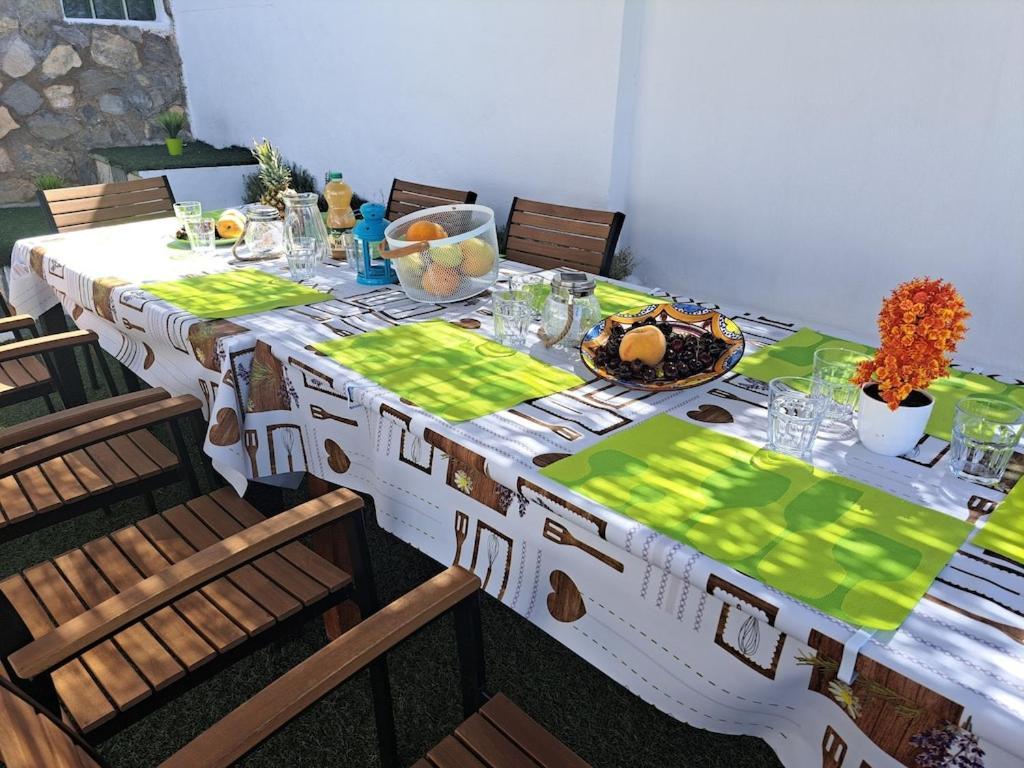 Magnificent Villa: 2 Private Pools, Bbq, Garden & Parking. 13 Per. In Padul Villa