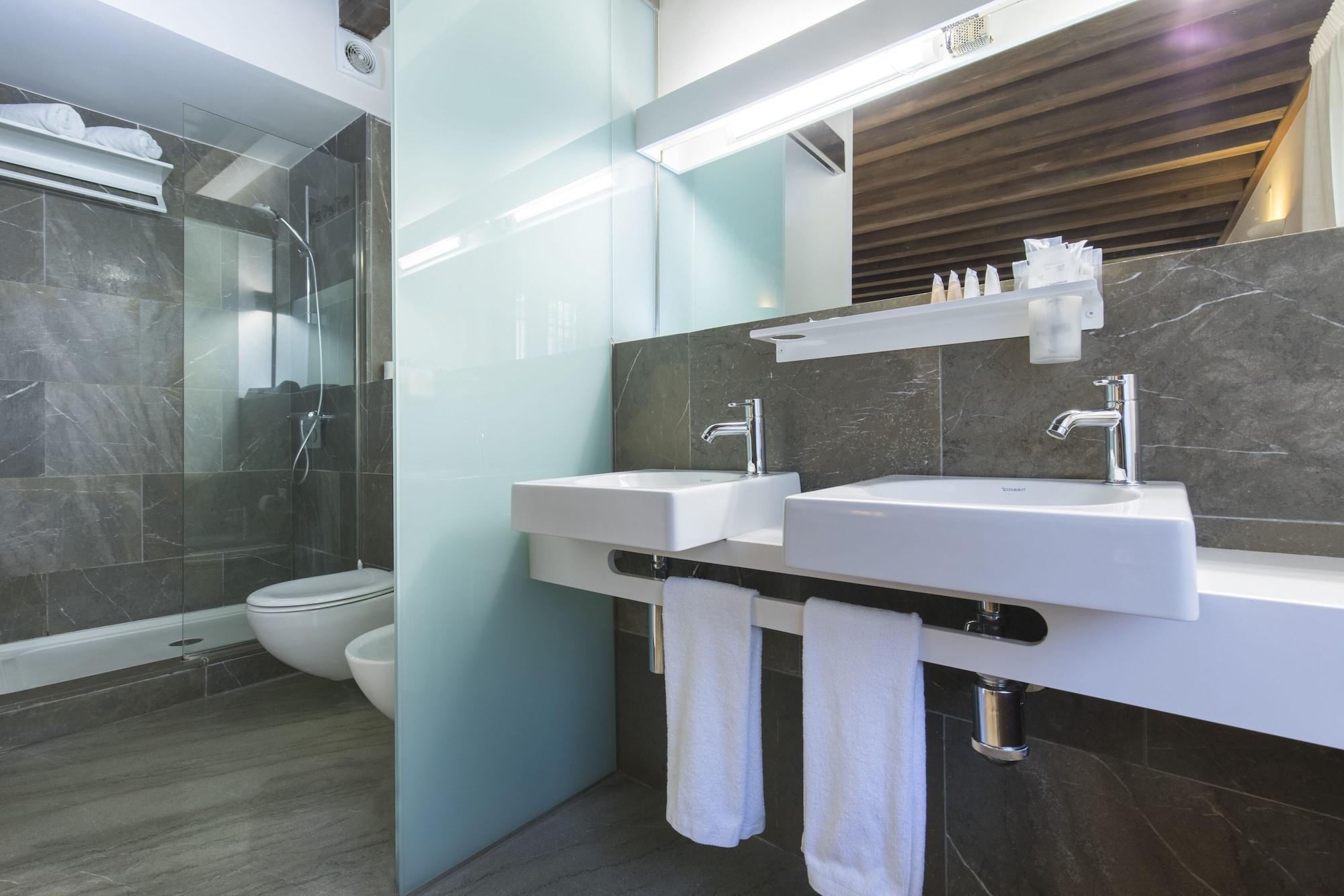 Khách sạn Shine Albayzin 3*