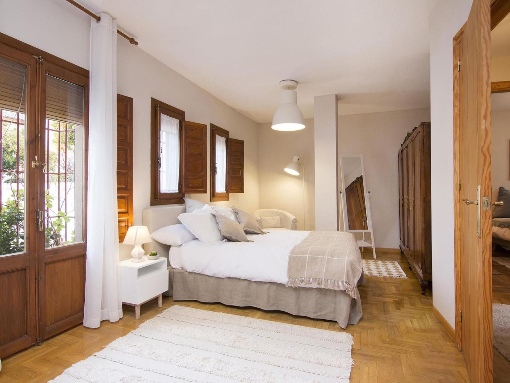 Chezmoihomes Alhambra Penthouse Apartment