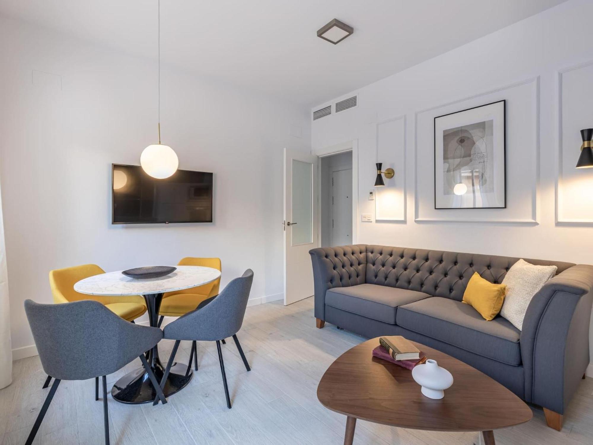 Stylish And Elegant 1 & 2 Bedroom Iii Apartment *