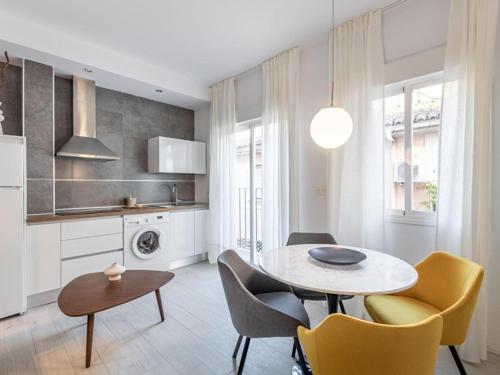 Stylish And Elegant 1 & 2 Bedroom Ii *