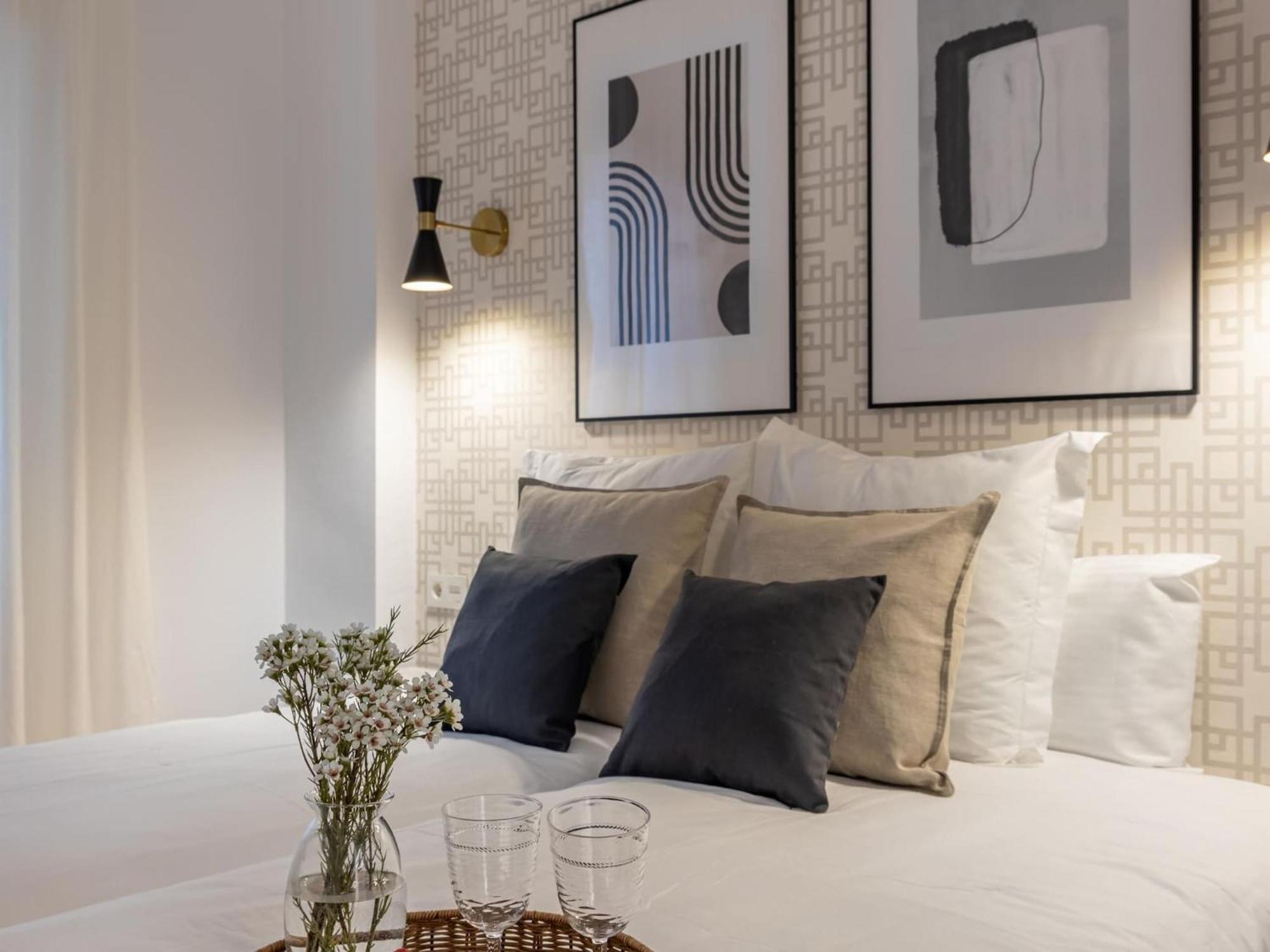 Apartment Stylish And Elegant 1 & 2 Bedroom Iii *