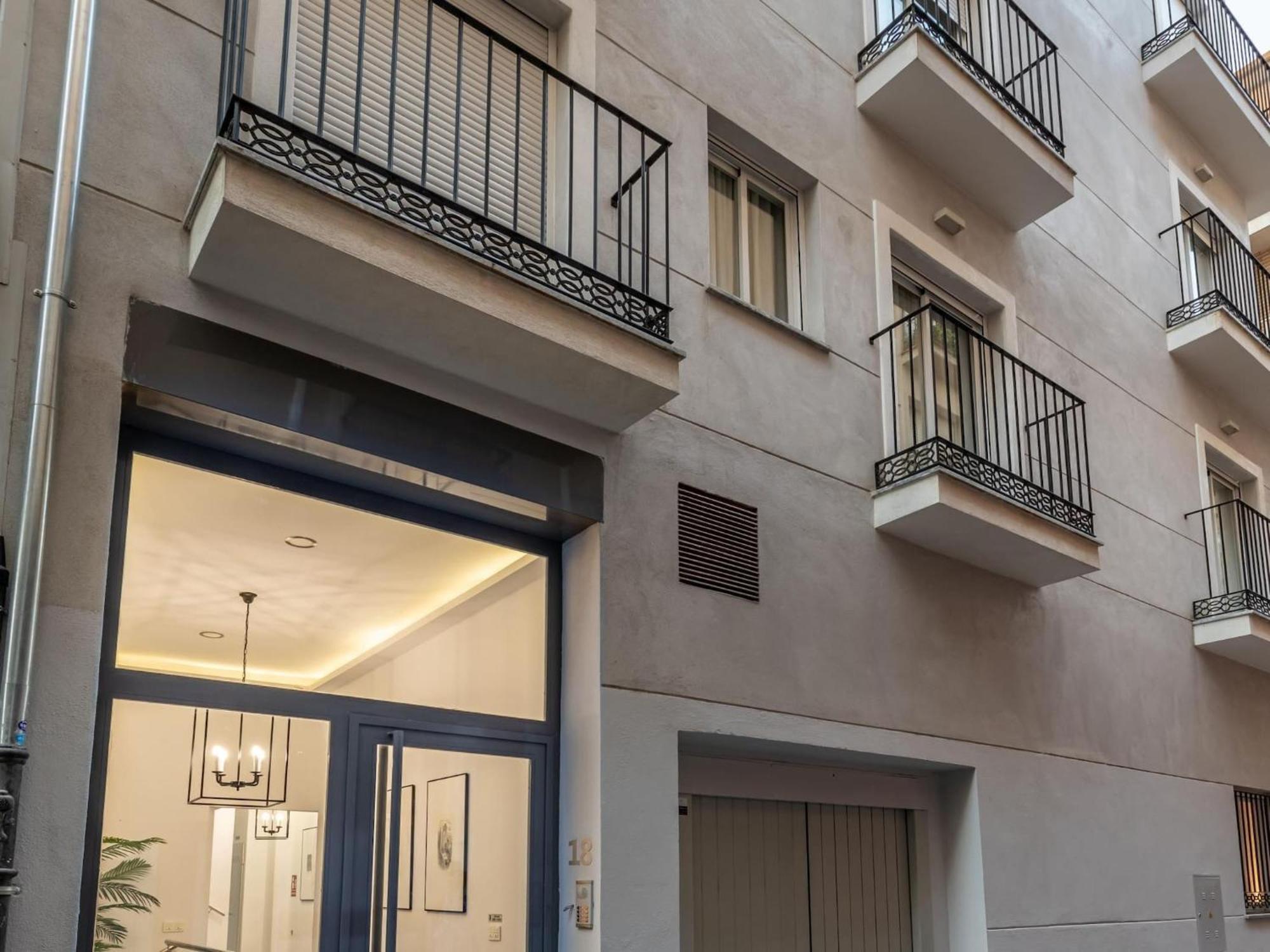 Stylish And Elegant 1 & 2 Bedroom Iii Apartment