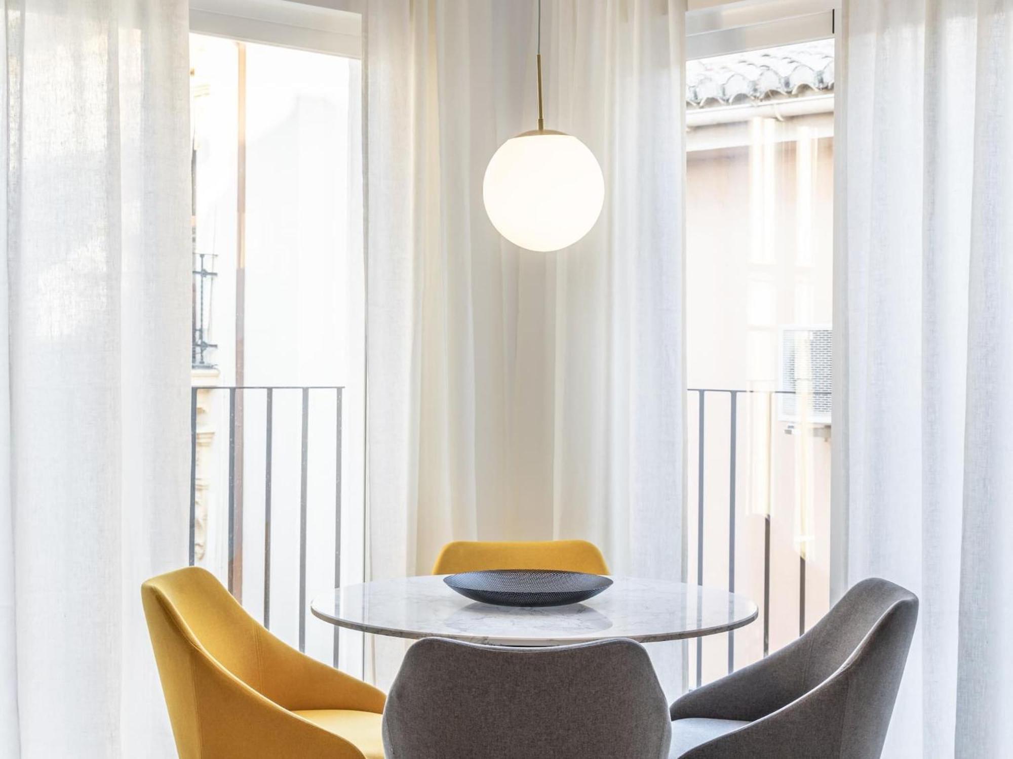 Stylish And Elegant 1 & 2 Bedroom Iii Apartment Granada