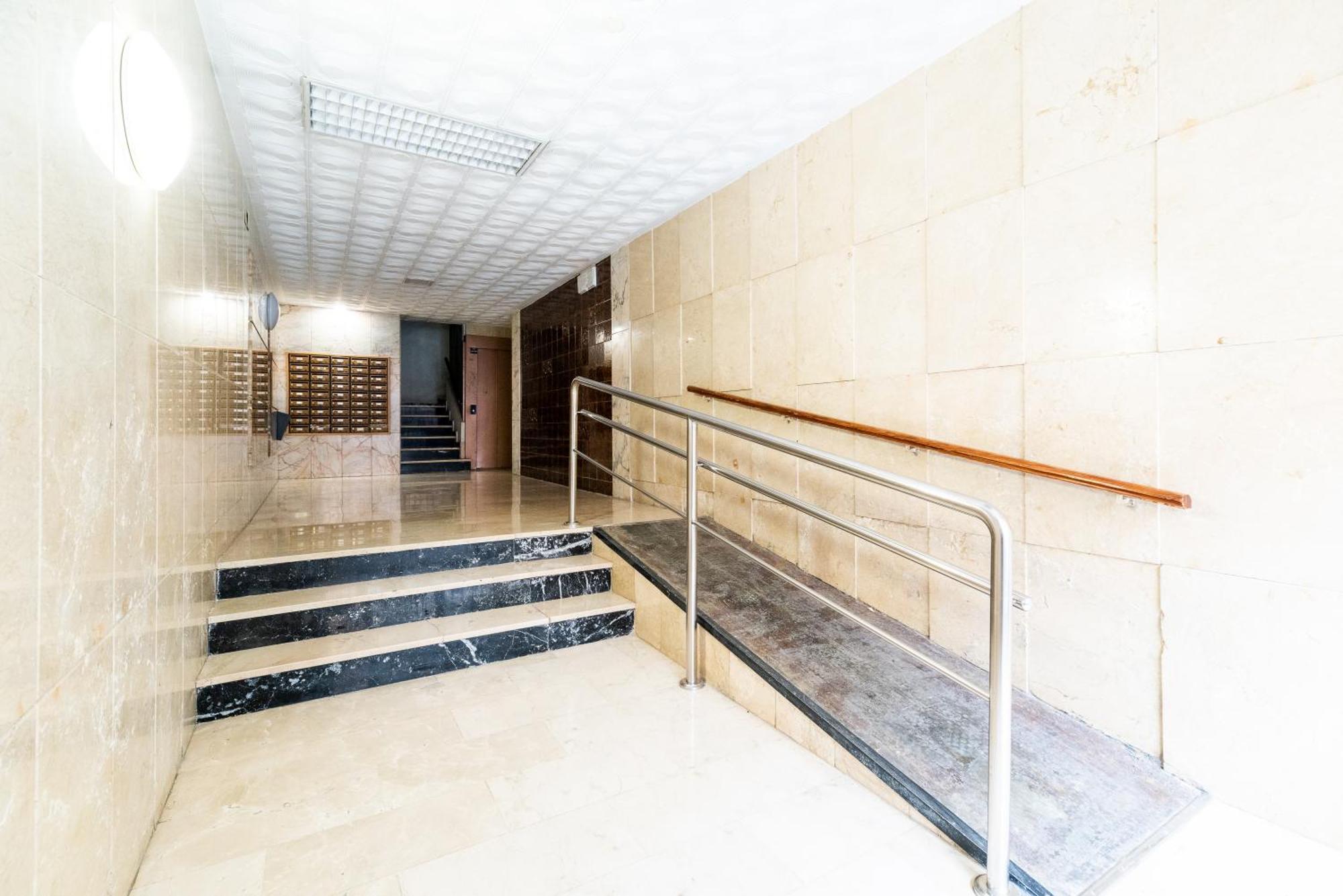 Apartment Centro Y Confort: Junto A Corte Ingles *