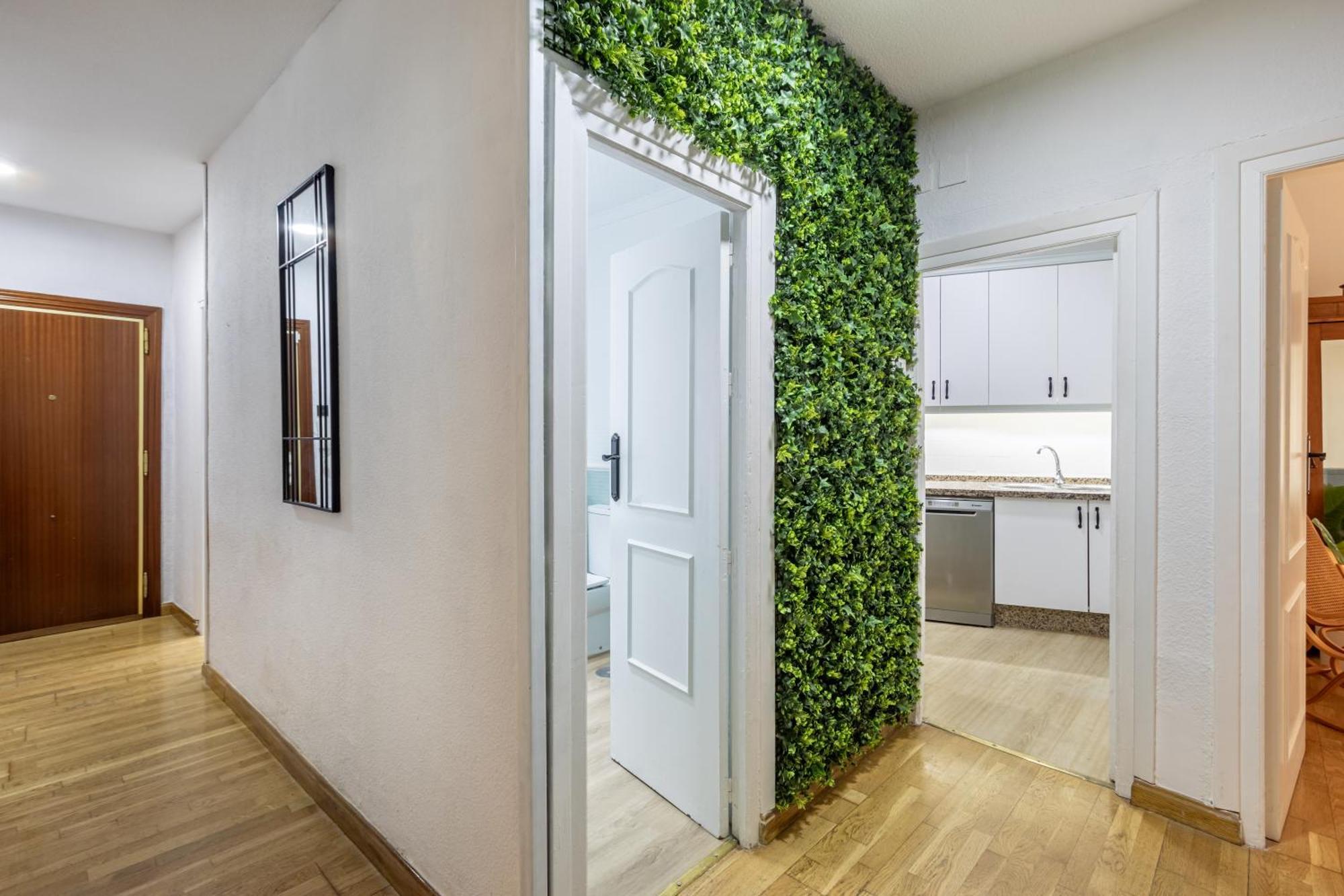 De Joaquin Costa Apartment *