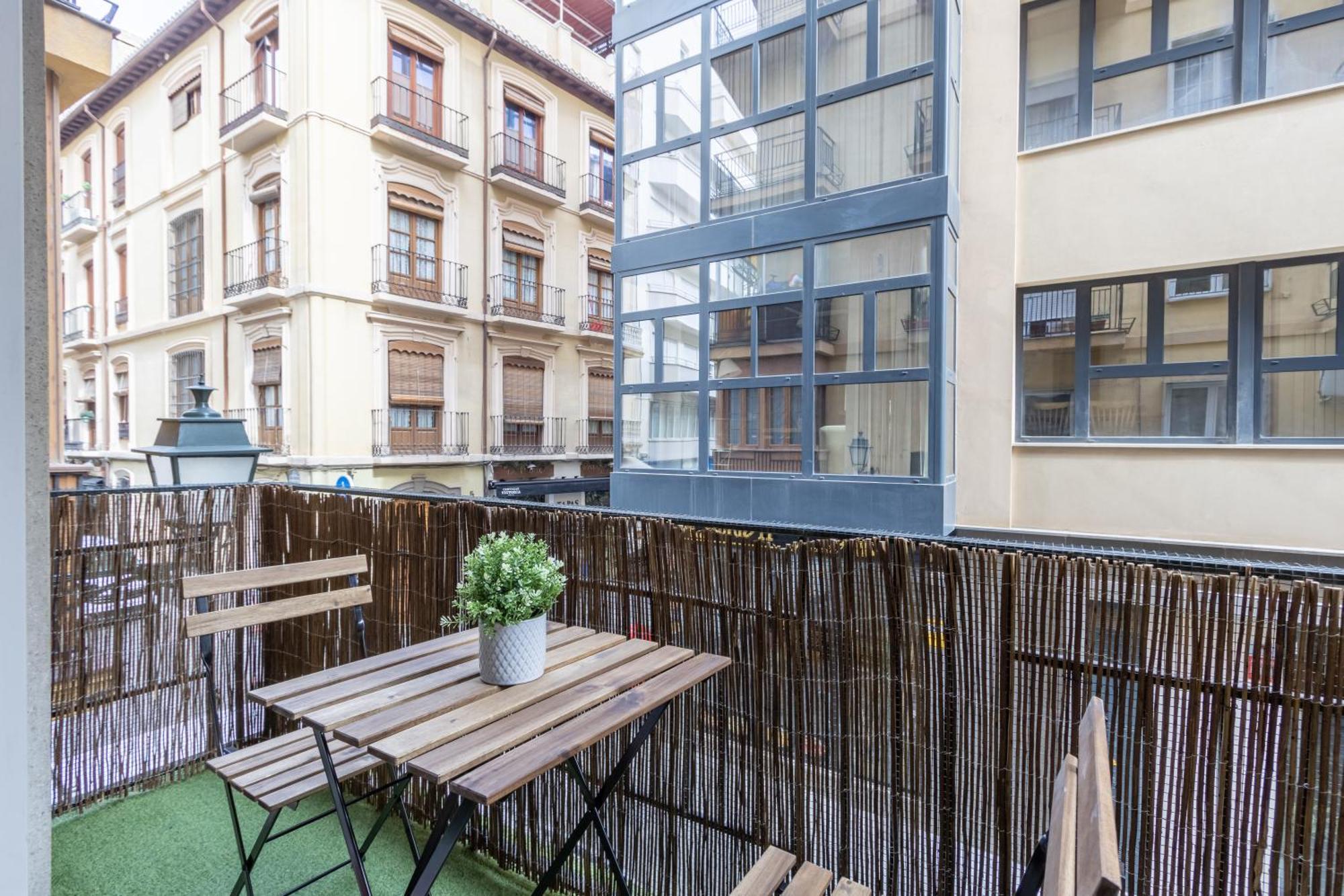 De Joaquin Costa Apartment *