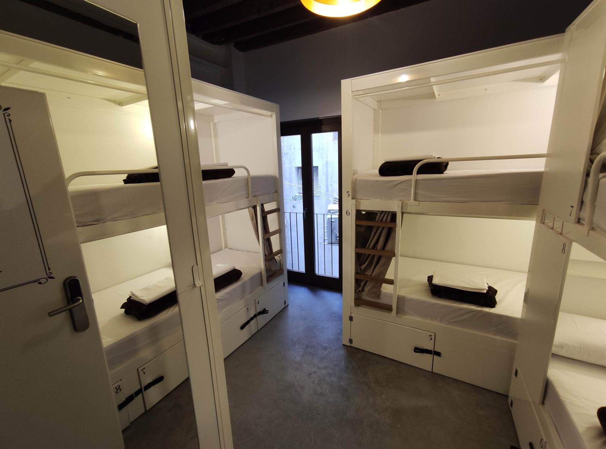 Black Swan Hostel