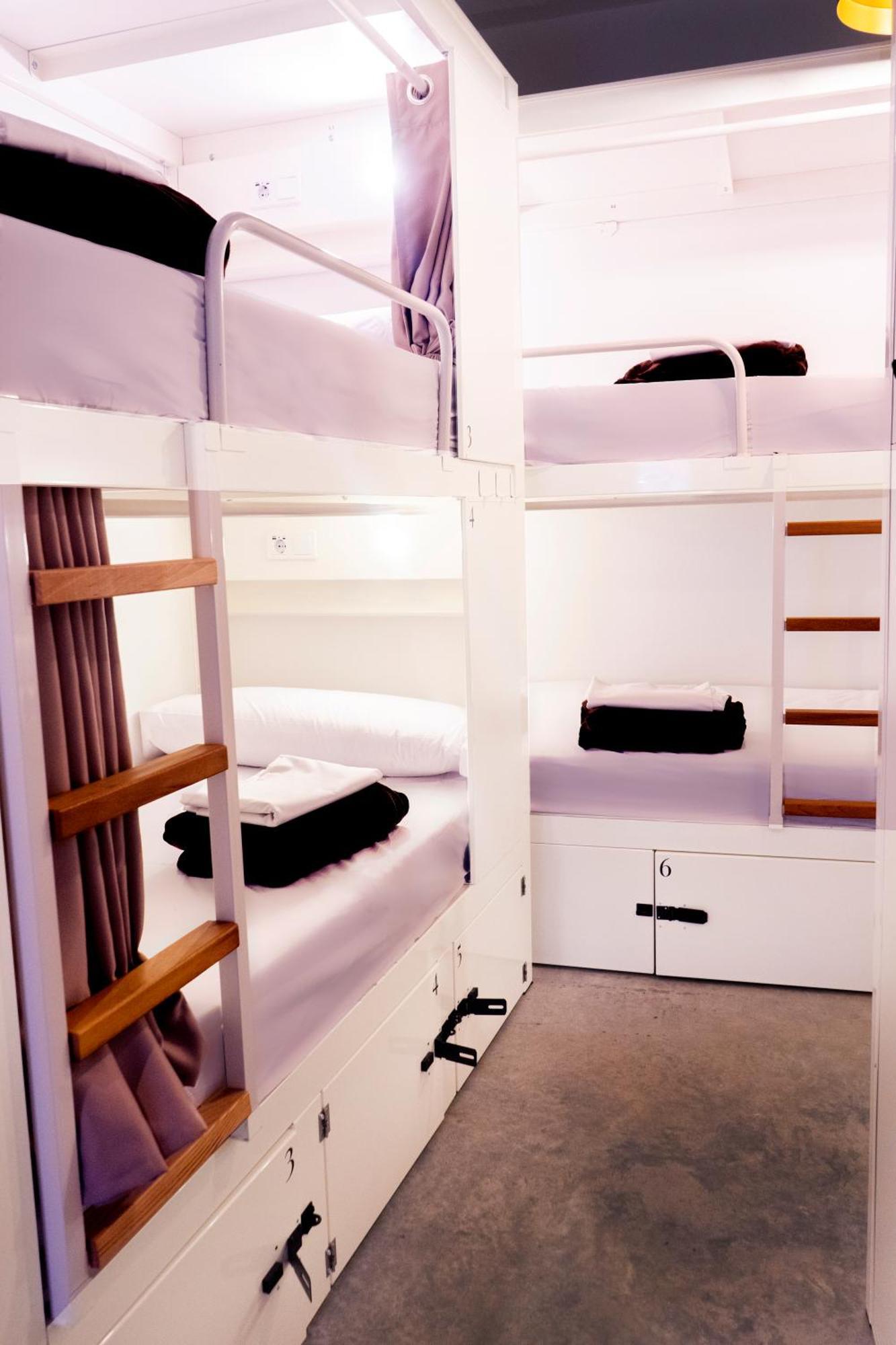 Hostel Black Swan
