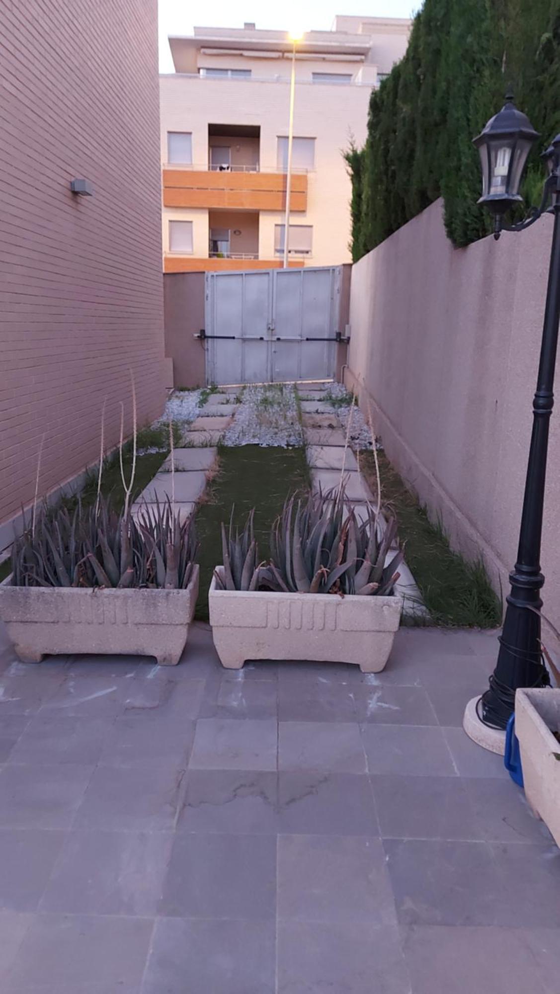 Casa En Con Vistas En Zona El Serrallo Granada