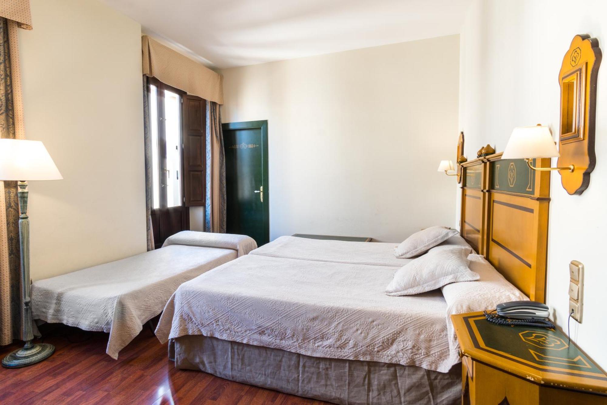 Hotel Plaza Nueva 3*