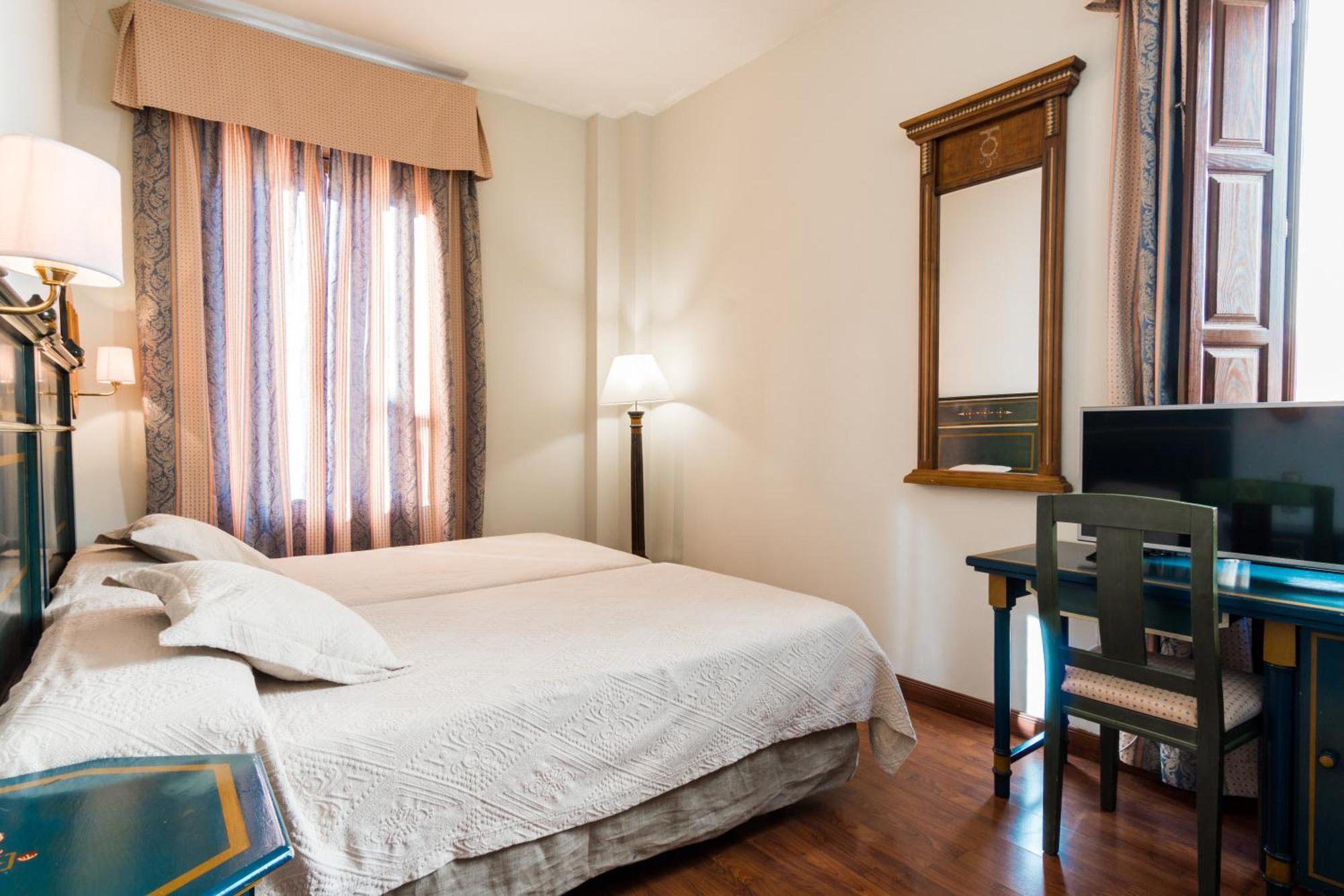 Plaza Nueva Hotel 3*