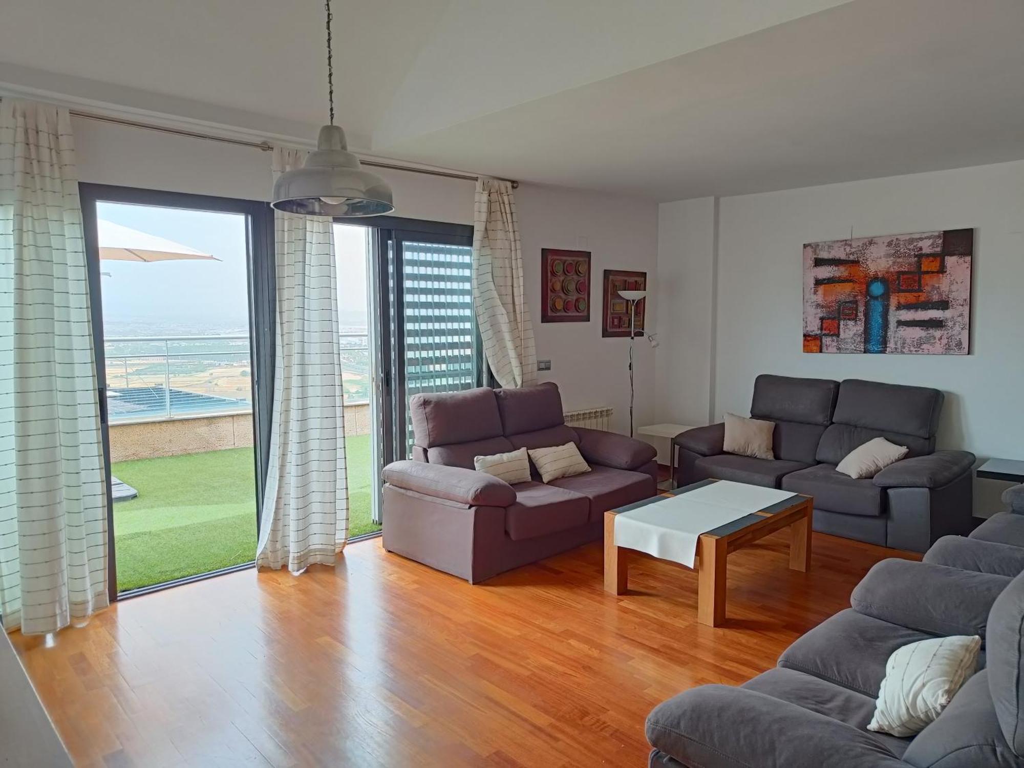 Ở trọ Casa En Con Vistas En Zona El Serrallo *