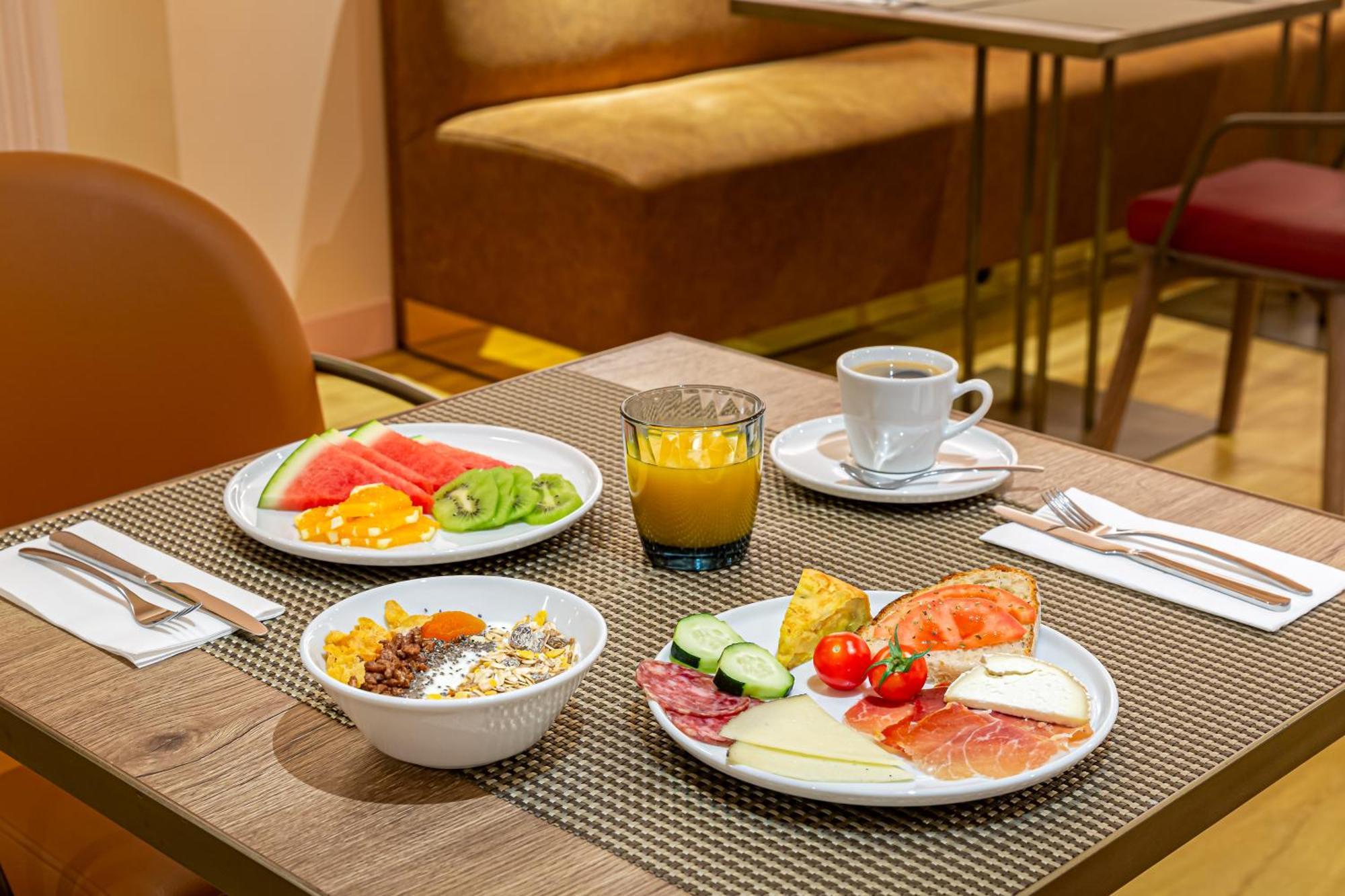 Mate Leo Hotel 4*