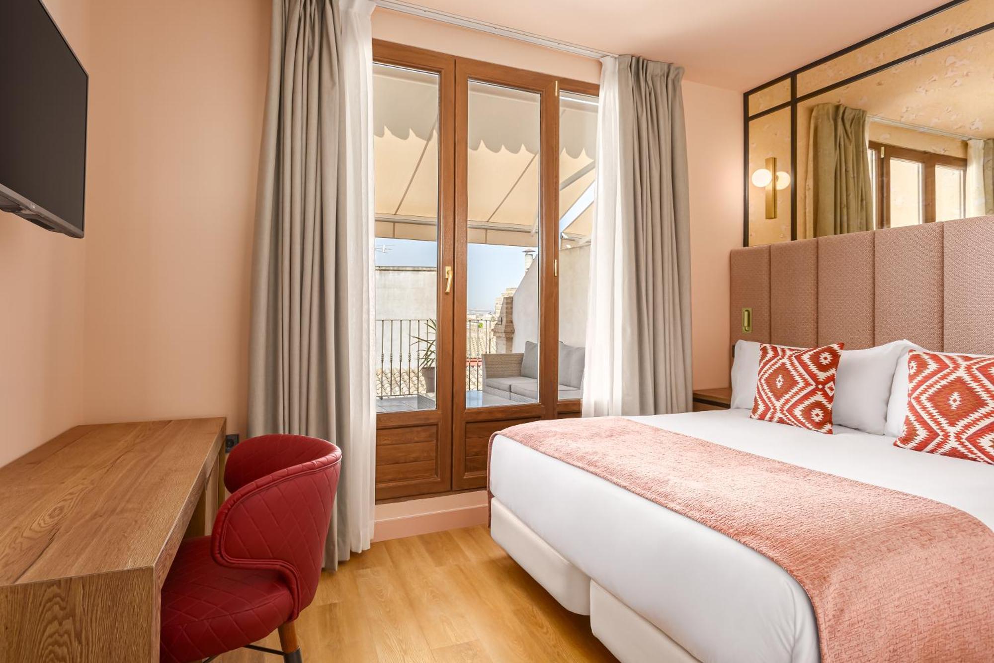 Mate Leo Hotel
