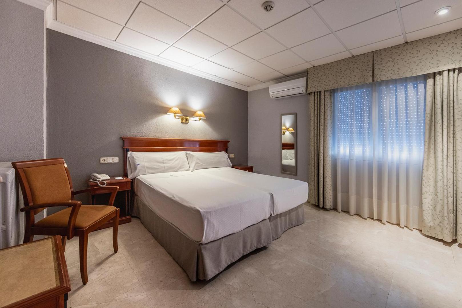 Hotel Sacromonte 3*