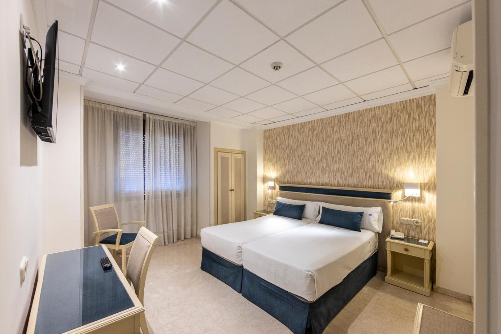 Hotel Sacromonte 3*