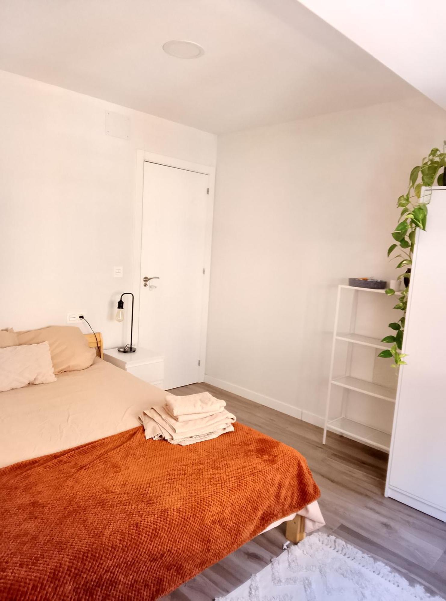 Habitacion Doble En Apartamento Reformado Con Terraza Double In Lovely With Terrace Habitación en casa particular Granada