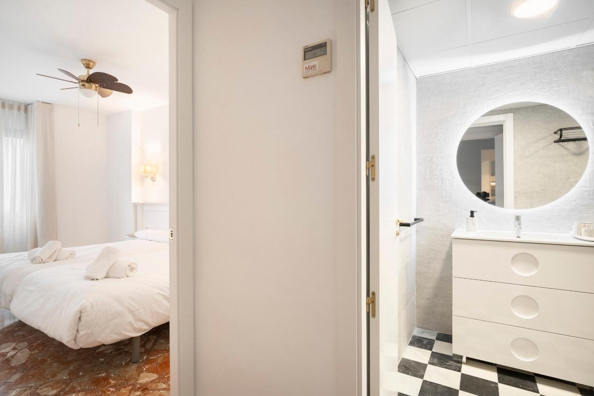 Apartment Ronda 193 Junto A Hospitales Y Cerca Centro Con Parking Gratis *