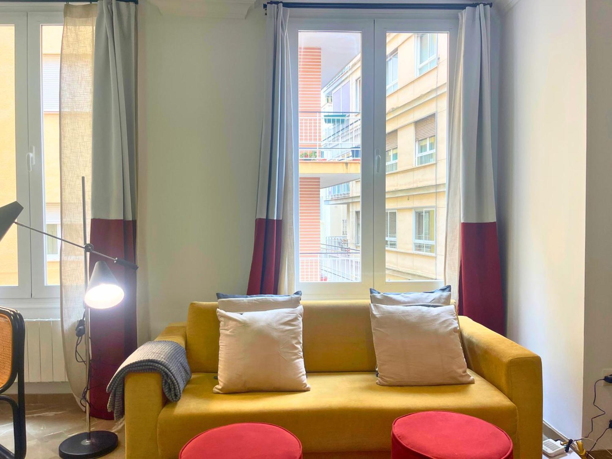 Home4u Gran Via Luxury Apartment *