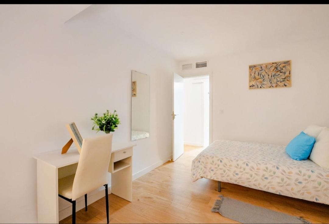 Piso Con Garaje Gratis En El Centro De Granada. Apartment Granada