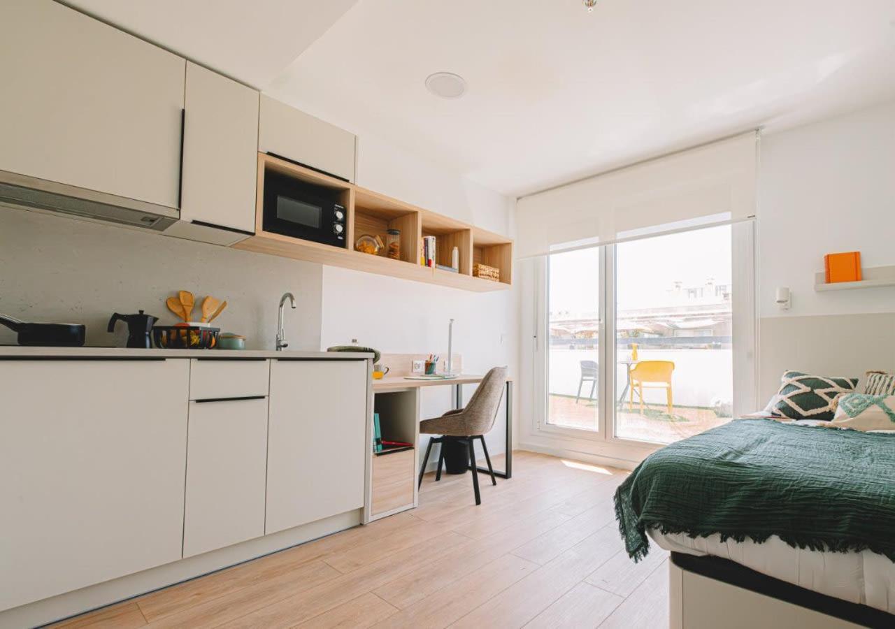 Yugo Apartment *