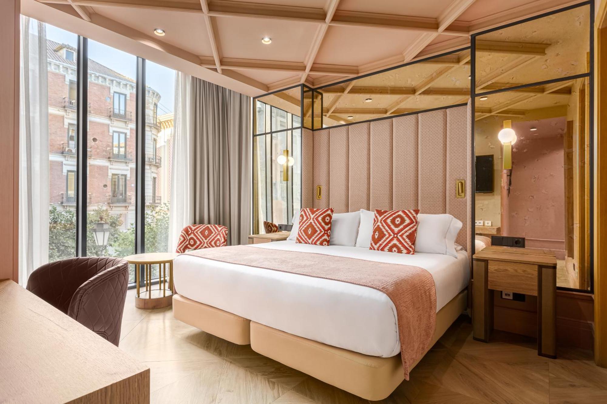 Mate Leo Hotel