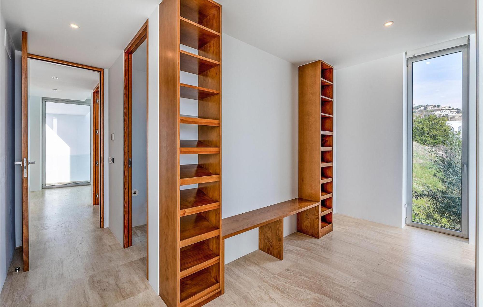 5 Bedroom Cozy In Casa de férias