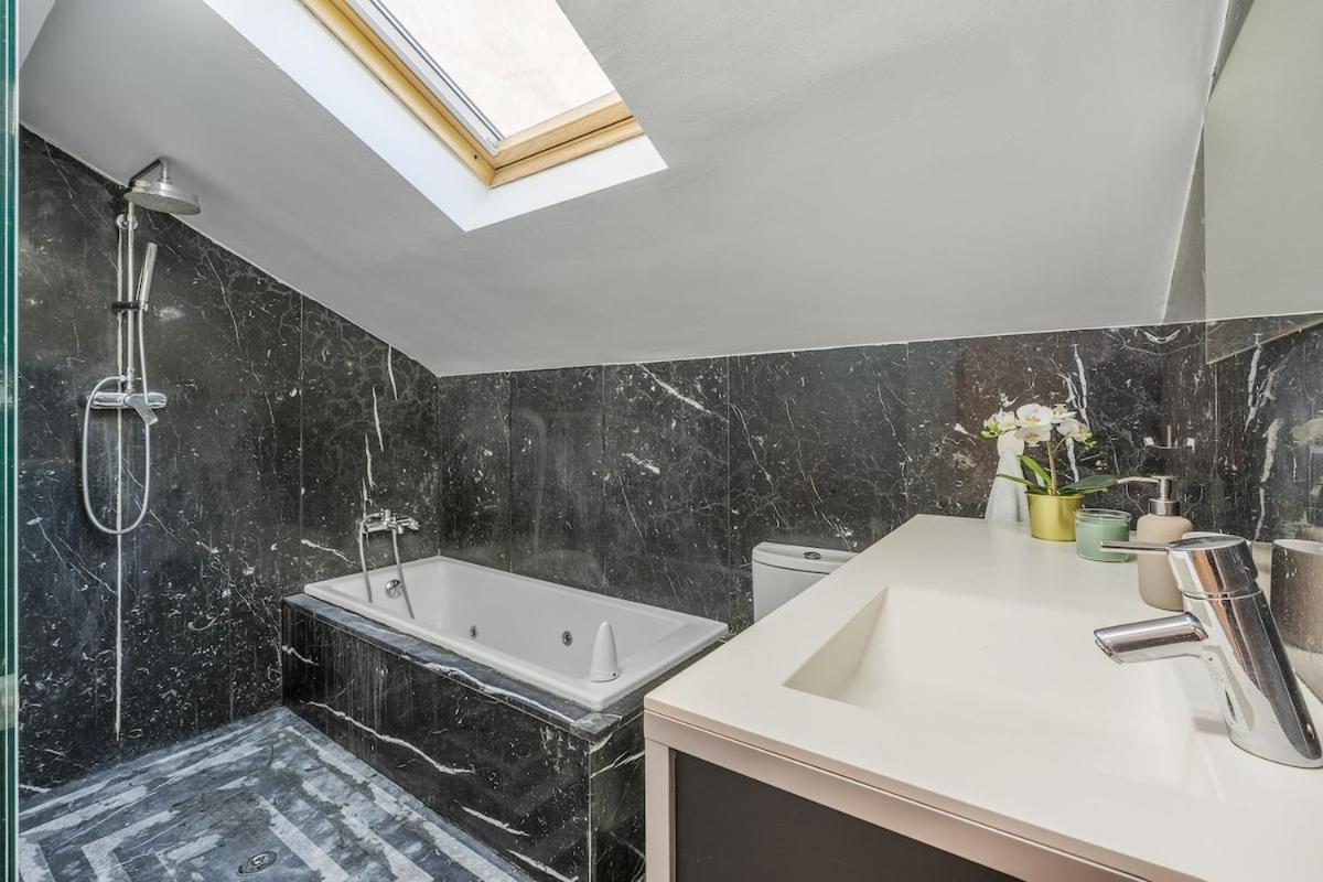 Atico Duplex Con Dos Terrazas Y Solarium En Plena Carrera De La Virgen Apartamento Granada