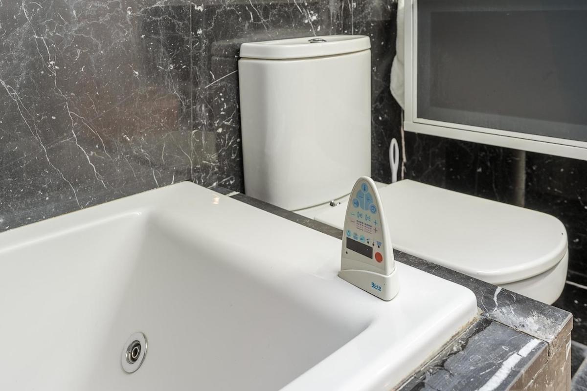 Atico Duplex Con Dos Terrazas Y Solarium En Plena Carrera De La Virgen Apartamento Granada