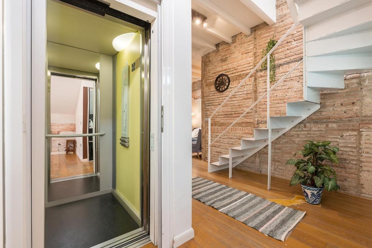 Atico Duplex Con Dos Terrazas Y Solarium En Plena Carrera De La Virgen Granada