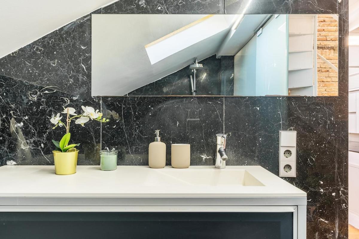Apartamento Atico Duplex Con Dos Terrazas Y Solarium En Plena Carrera De La Virgen Granada