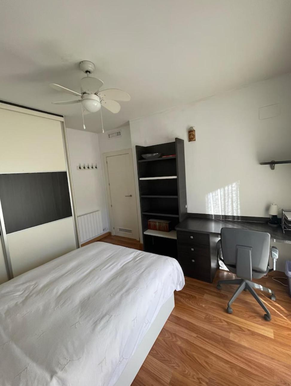 Master With Office And Private Bathroom Homestay *