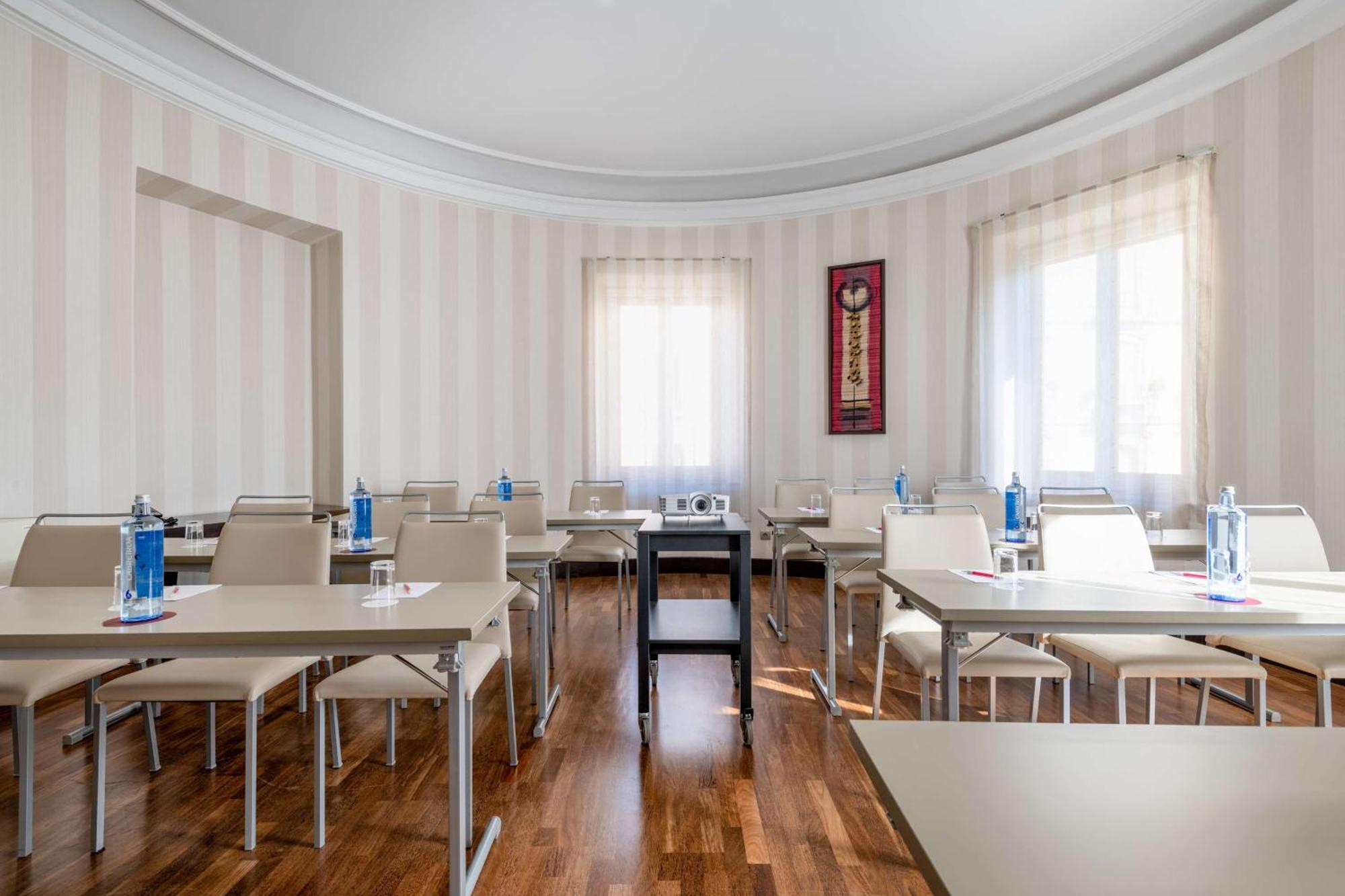 Hotel Nh Collection Victoria 4*