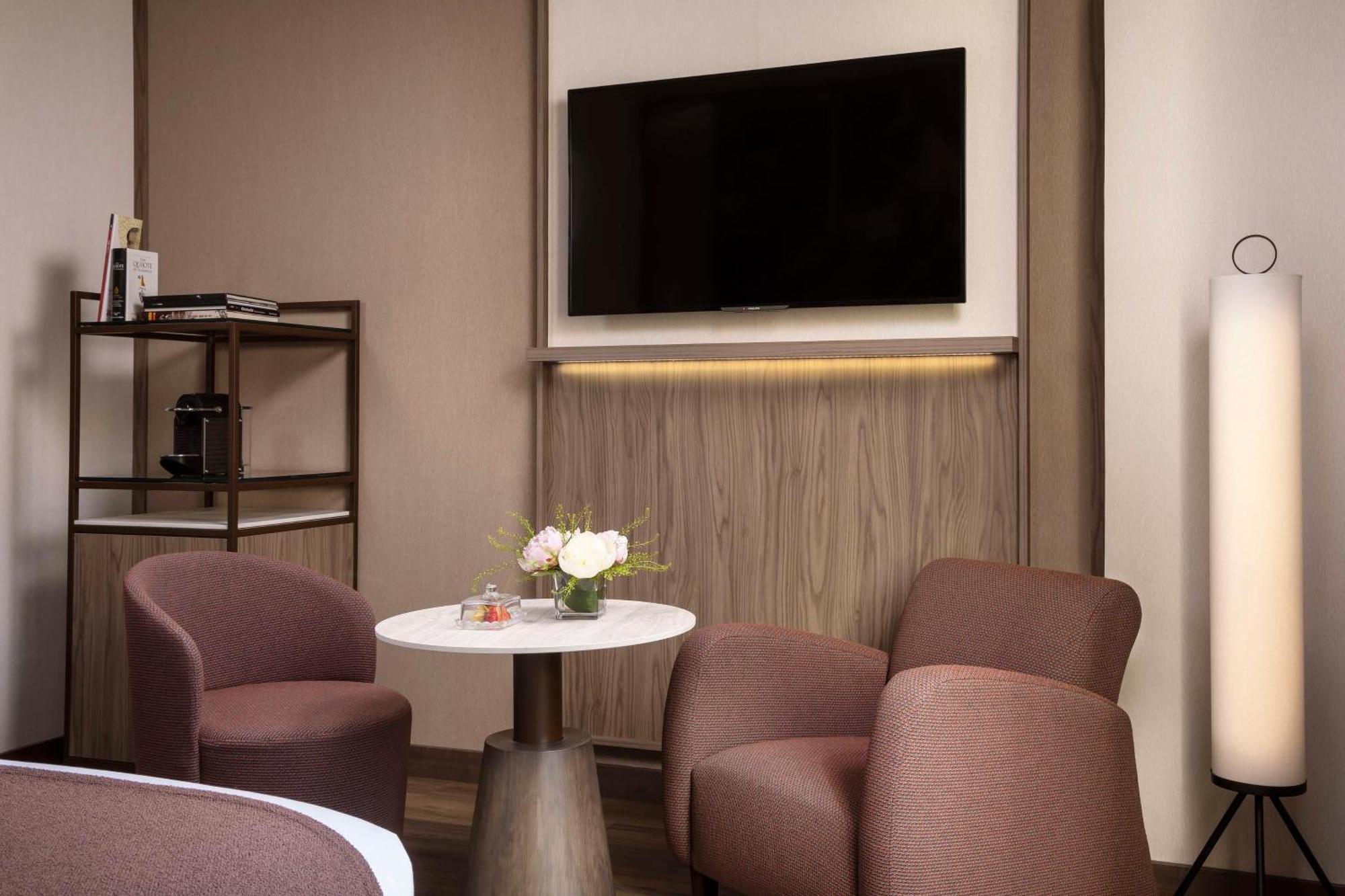 Nh Collection Victoria Hotel 4*