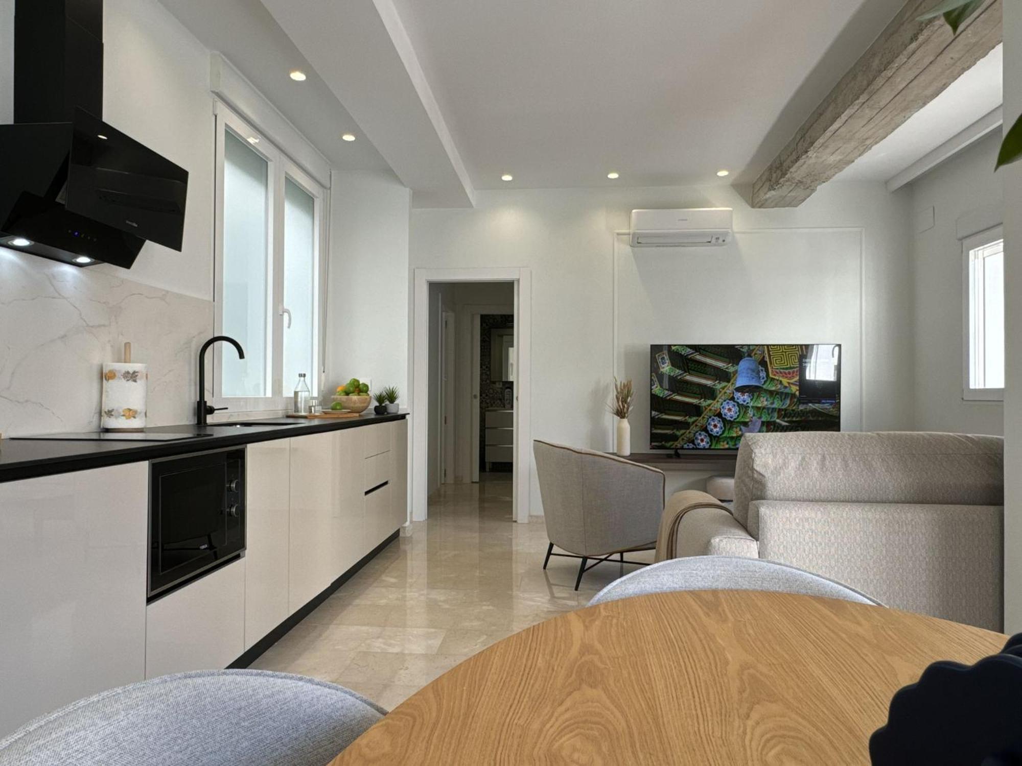 Navas Penthouse 302 By Florentia Homes