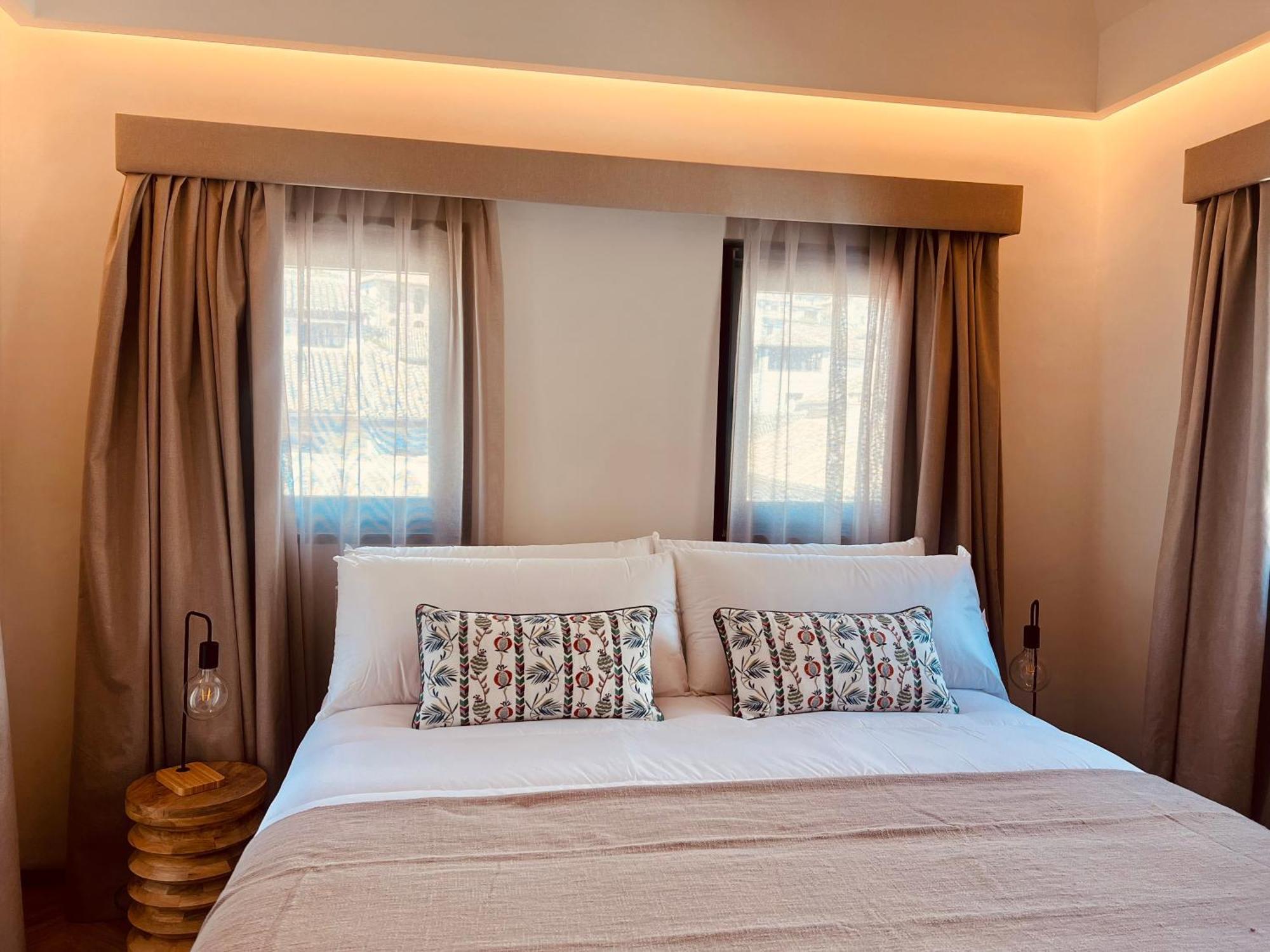 Amiras Homes Collection