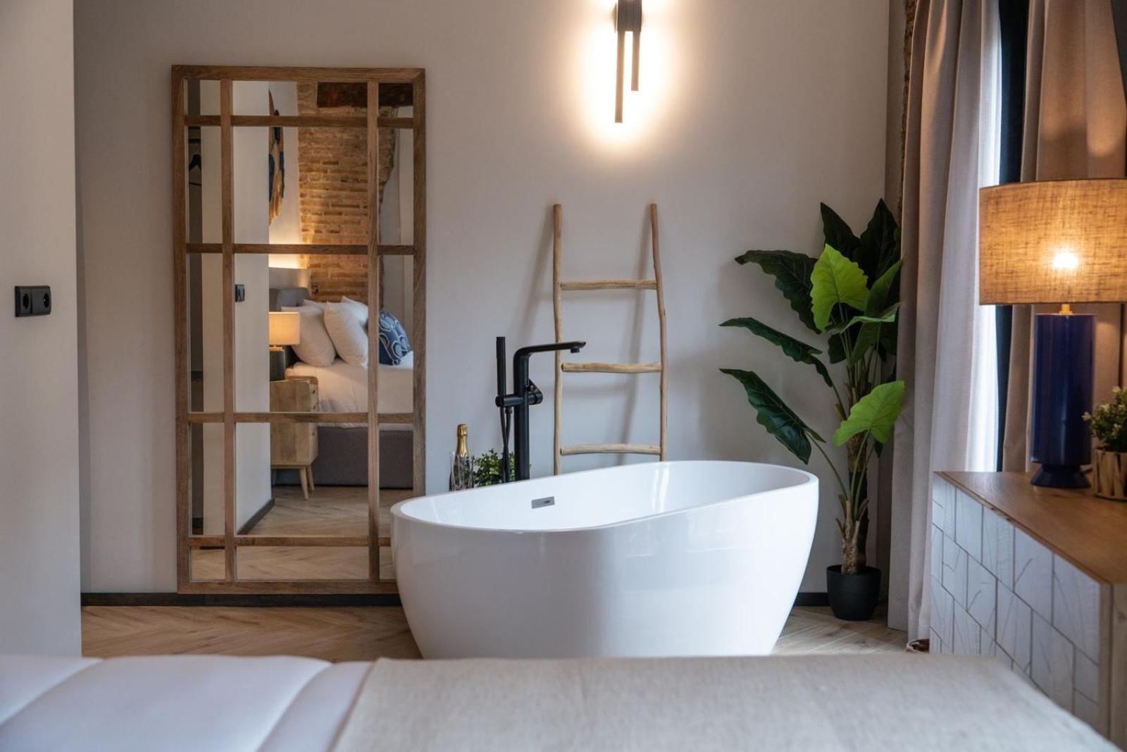 Amiras Homes Collection Hotel *