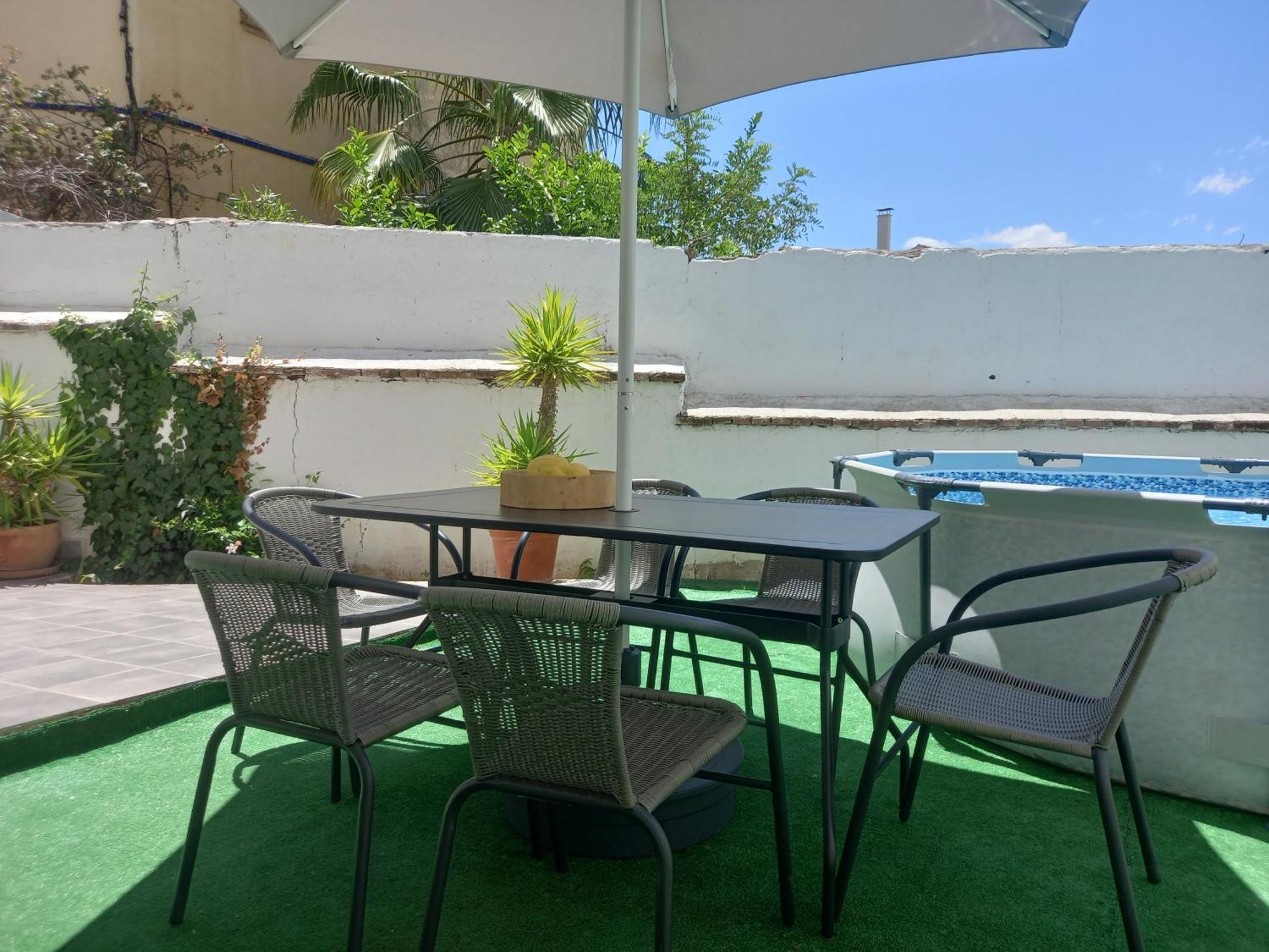 Casa Con Jardin, Aparcamiento
