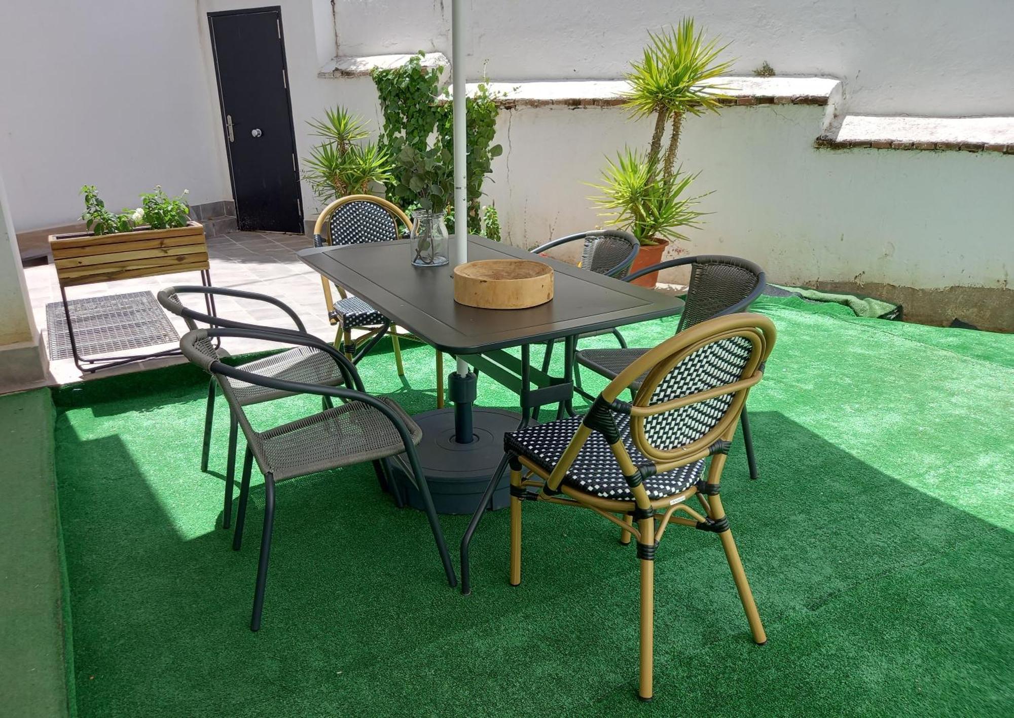Casa Con Jardin, Aparcamiento *