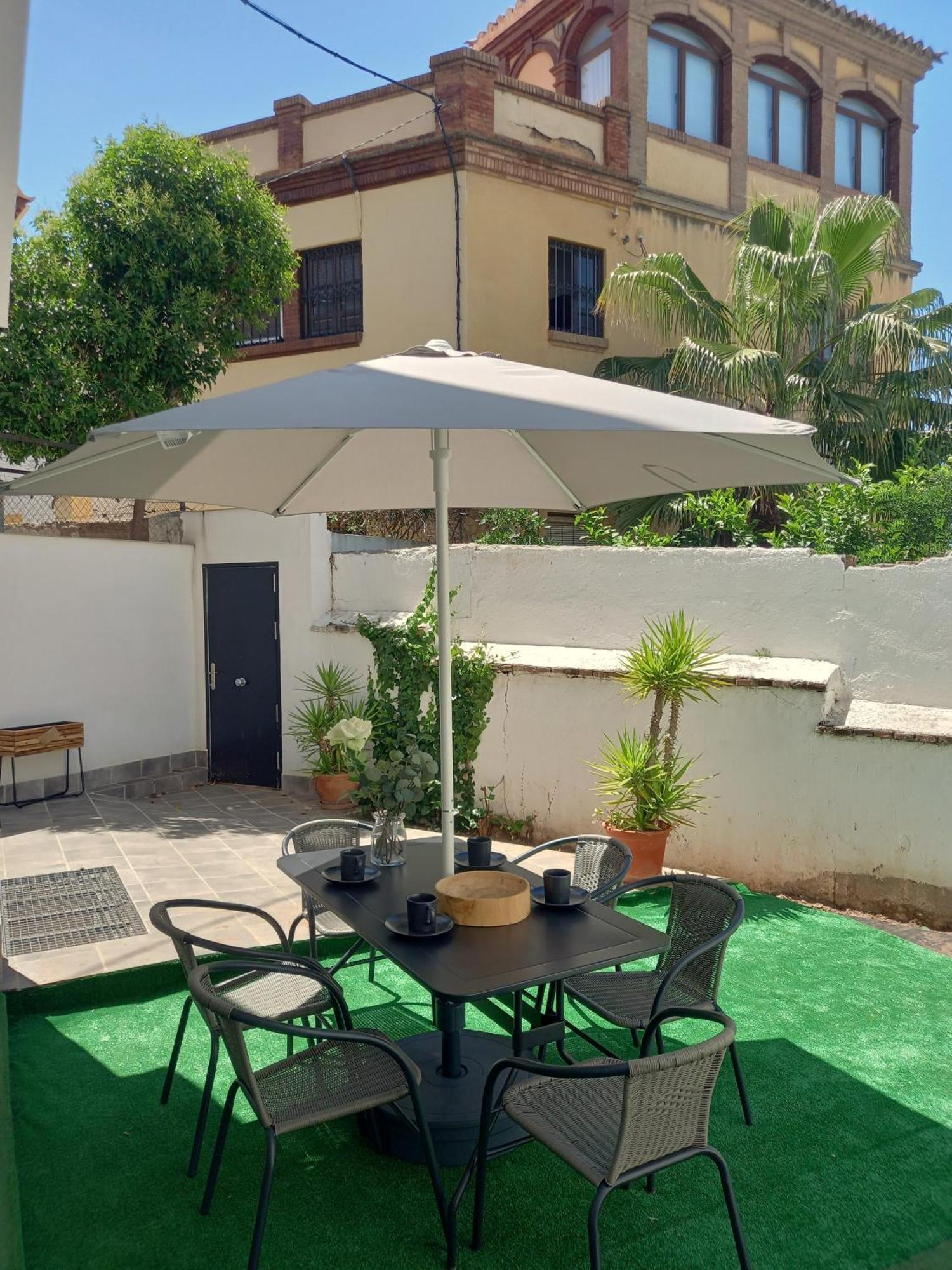 Casa Con Jardin, Aparcamiento