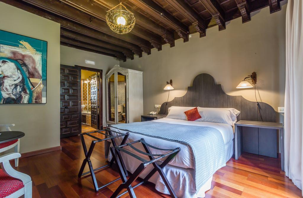 Palacio De Mariana Pineda Hotel 4*