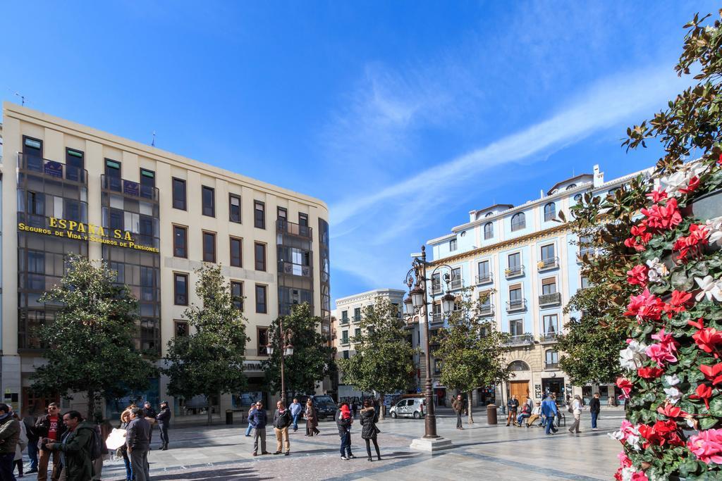 Plaza Del Carmen Granada