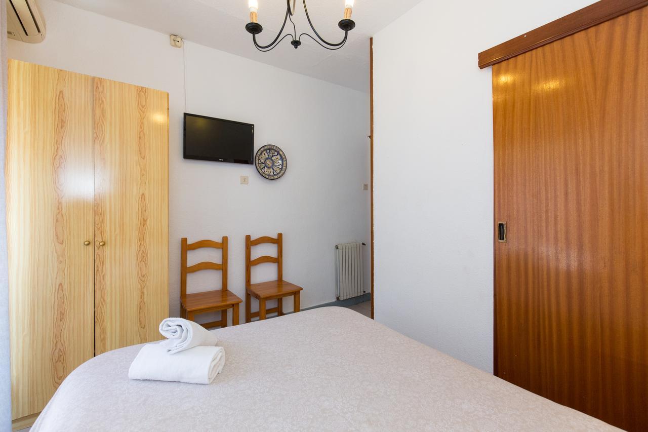 Pension Mesones 3*