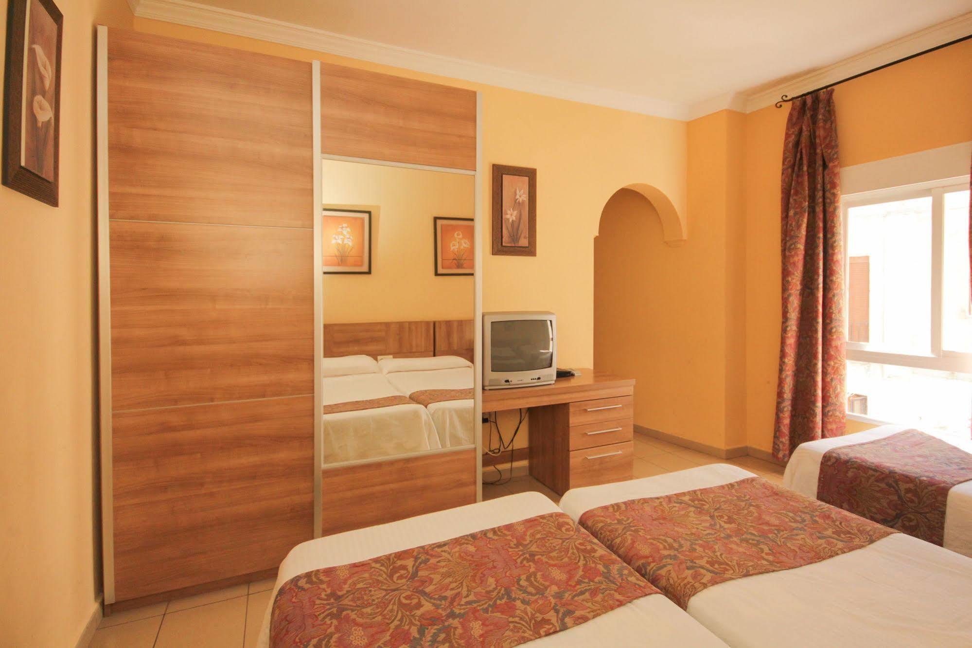 Guest house Costa Azul 2*