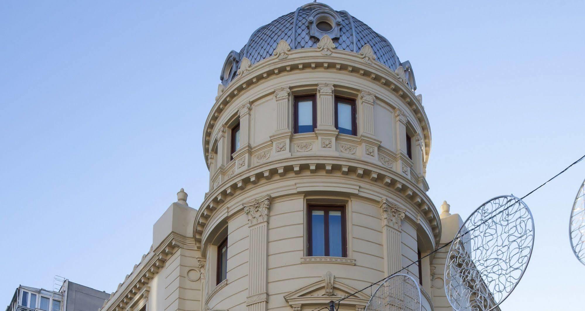 Hotel Nh Collection Victoria 4*