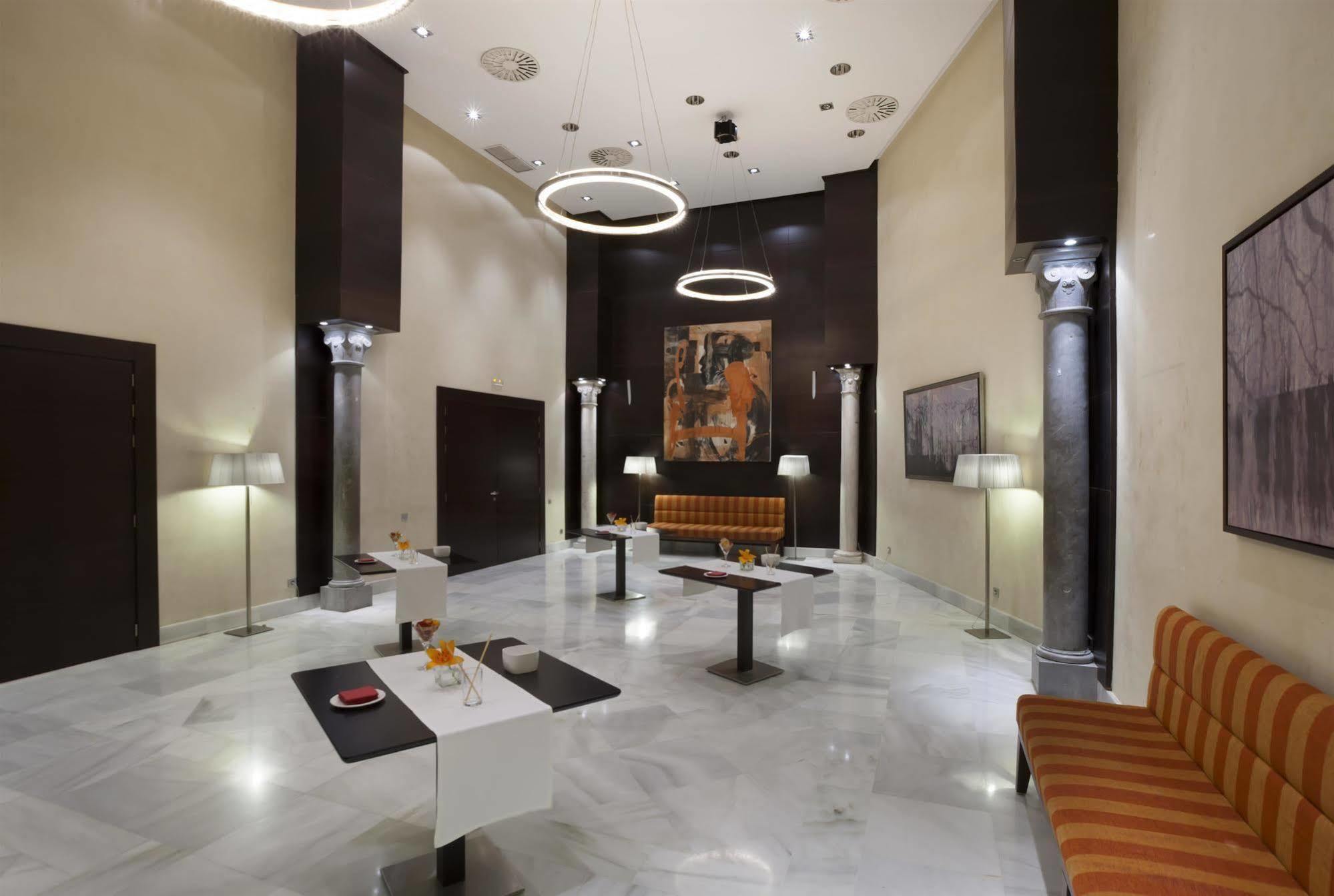 Hotel Nh Collection Victoria 4*