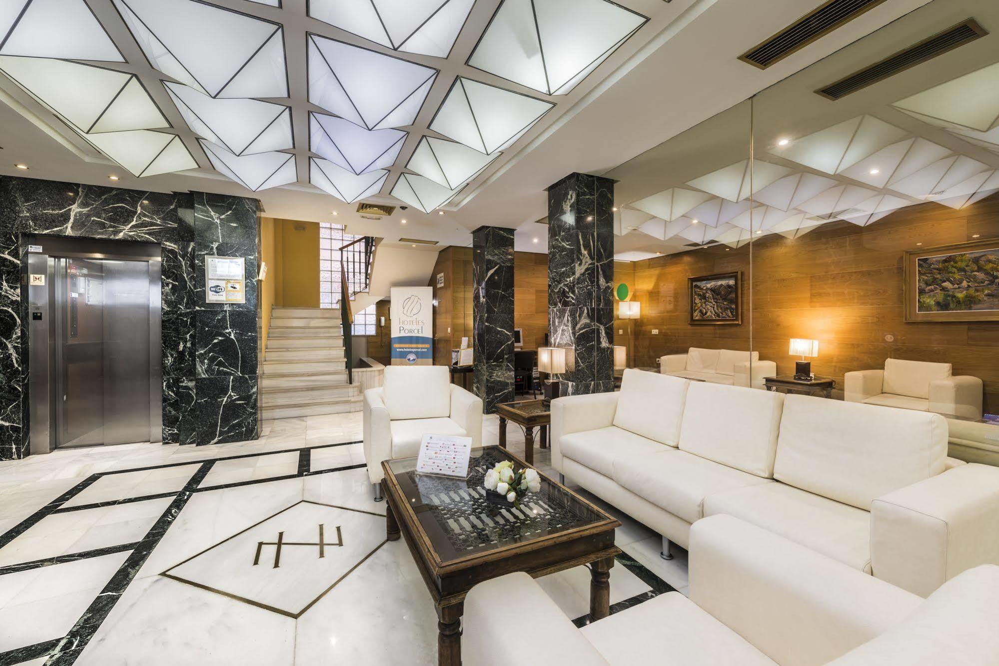 Khách sạn Porcel Navas 3*