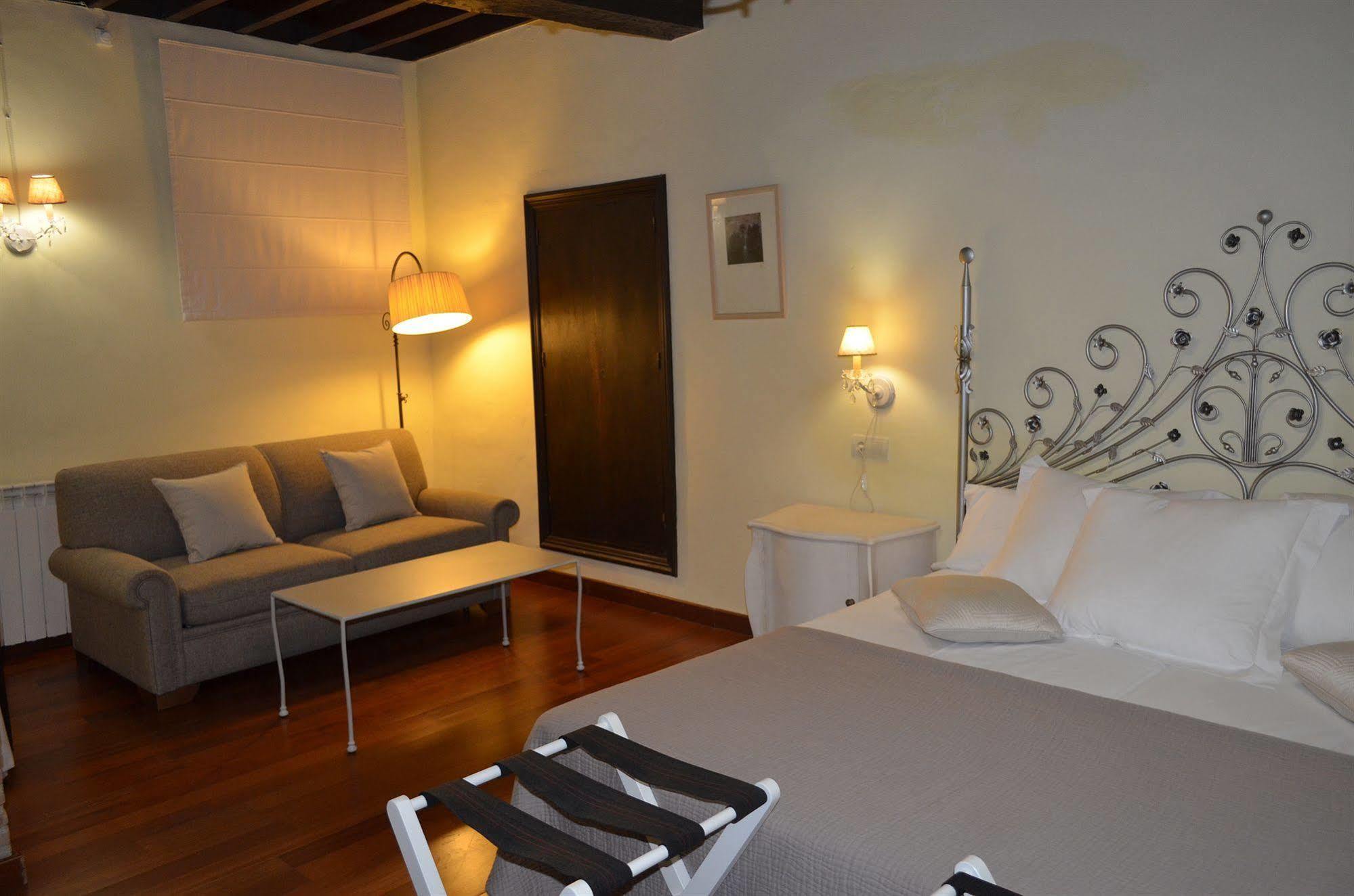 Palacio De Mariana Pineda Hotel 4*